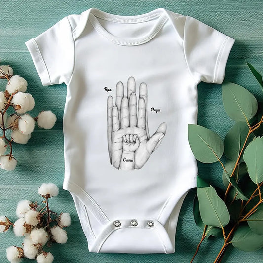 Family Palms Holding Hands 1-5 gyerekkel egyedi Baby body