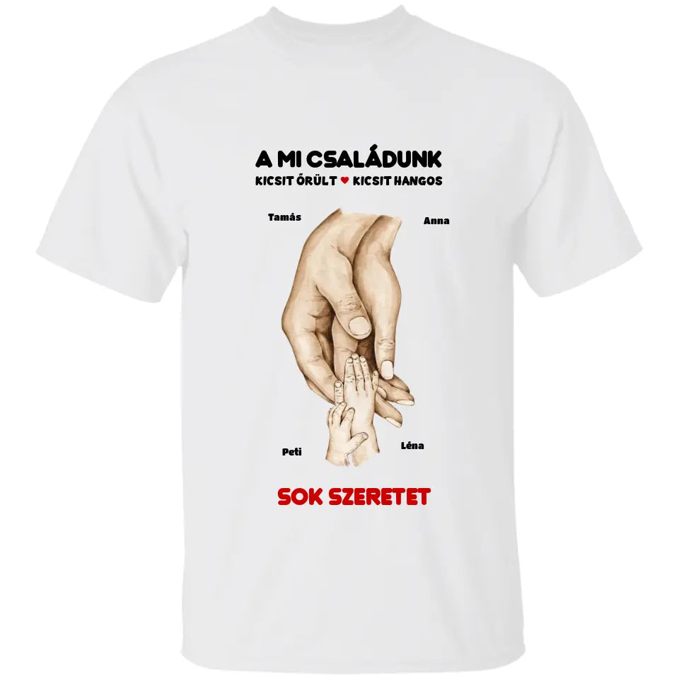 A mi családunk, kicsit örült, kicsit hangos, akár 4 gyerekkel póló - női, férfi